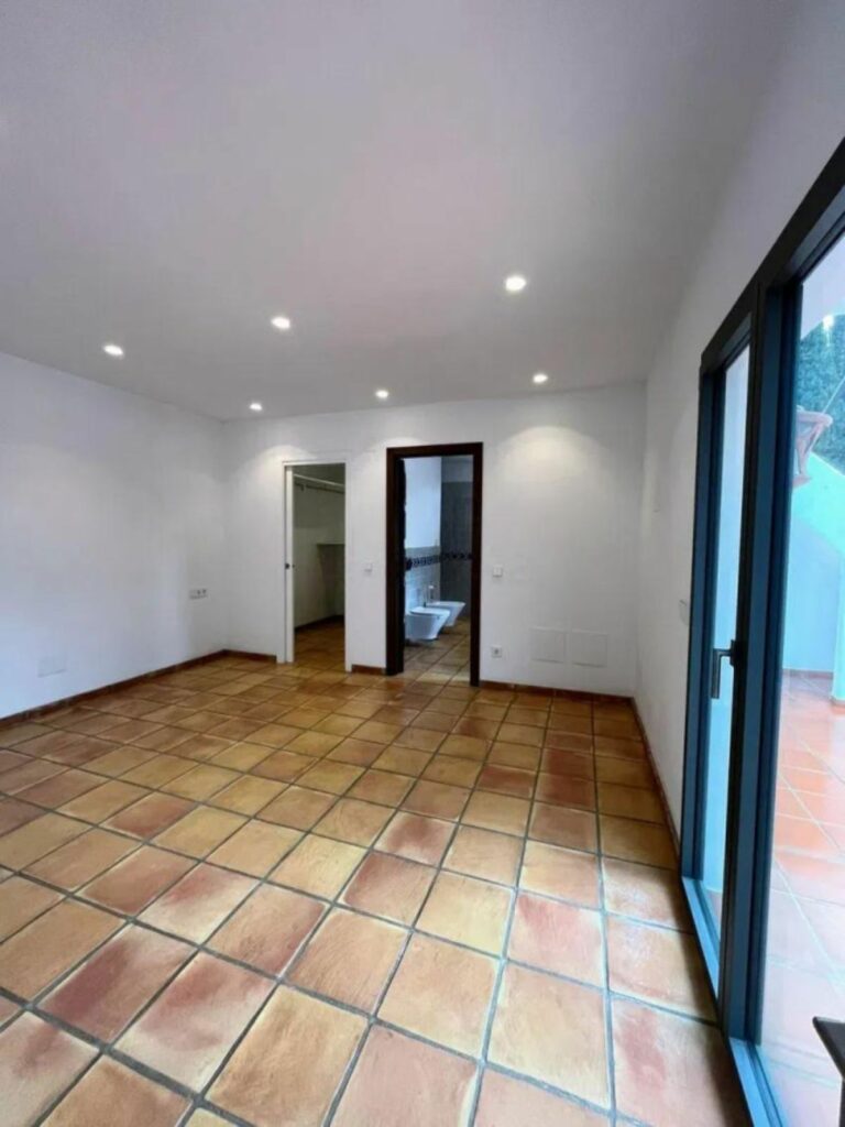 fdfcca9f680f0545c08eab68f66259c6 - 12