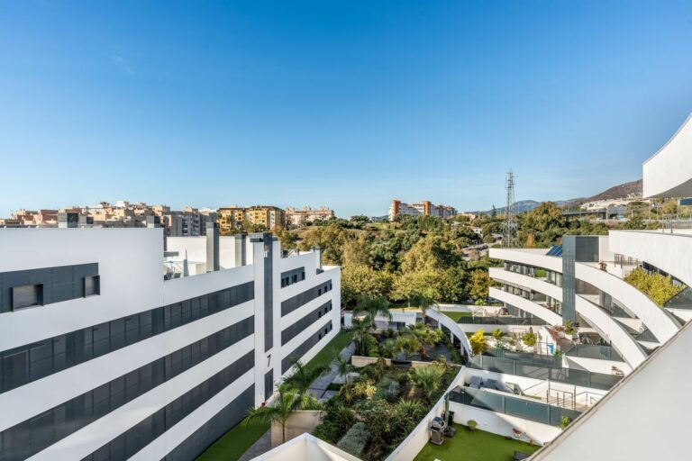 ffe6ed55d335f1c3f65beaef9f417caa - 2