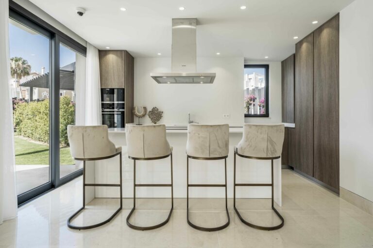 008ea3be18d24c671ad7e4df5c36321b - 4