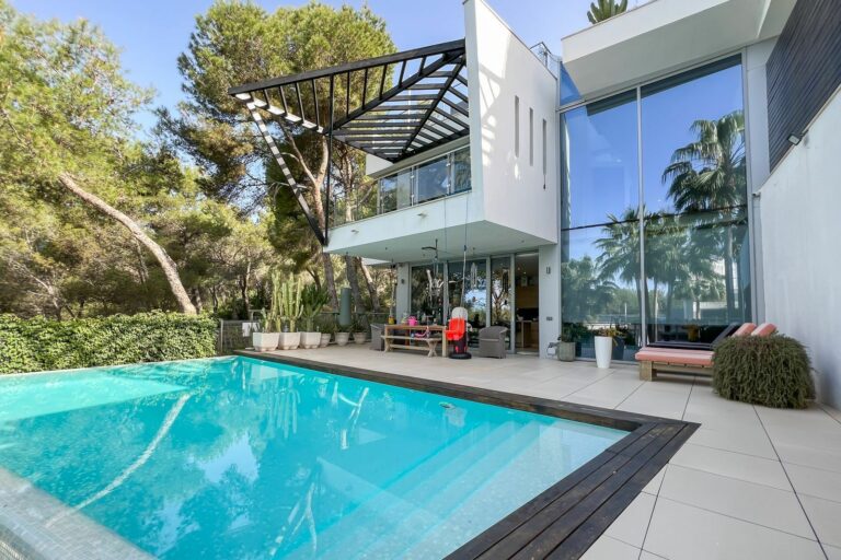 03e3d68932df814bea03782a43bd5826 - 1