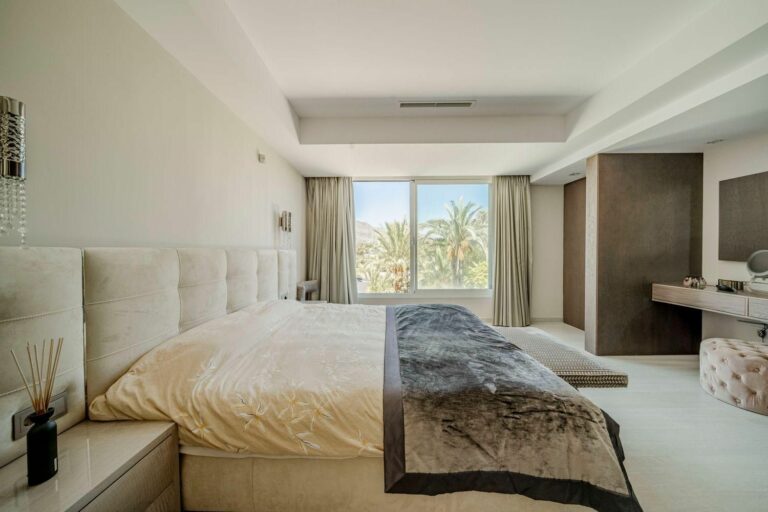 05f2d5b52d14b480c91ba079cc35fb77 - 12