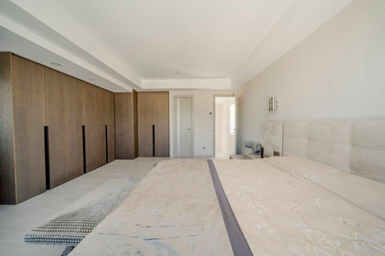 05f2d5b52d14b480c91ba079cc35fb77 - 15