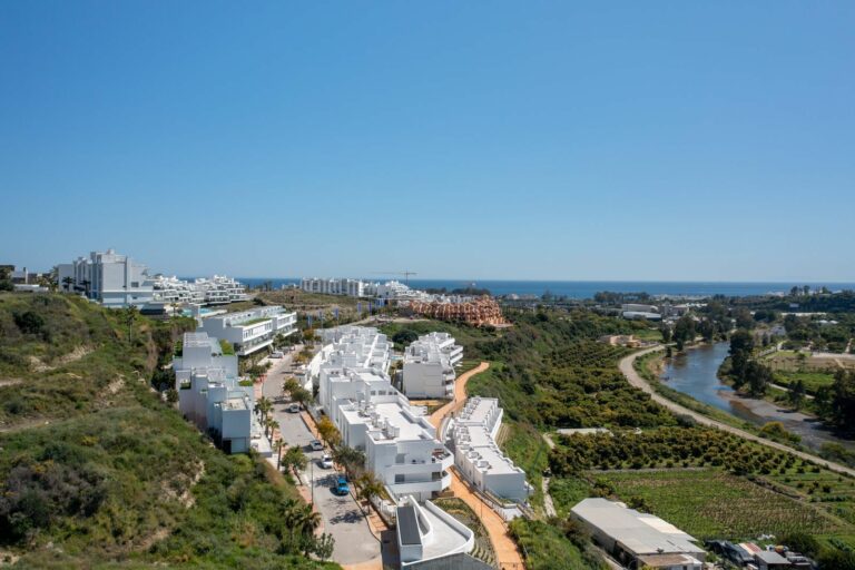 078c72fd6d379246e14e29109843d931 - 1