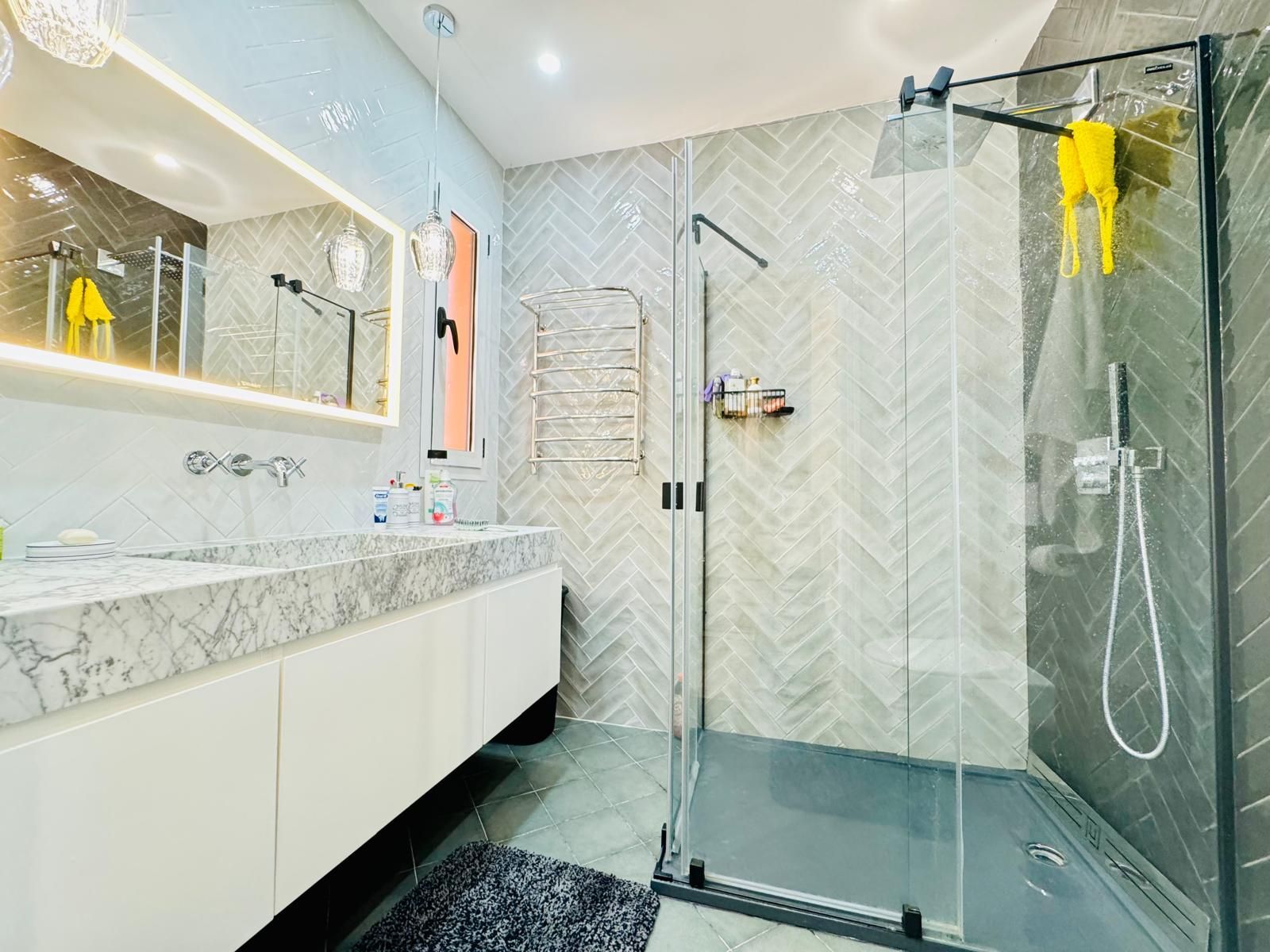 08c749e8c6bbe6c3fd385241fc55101b - 15