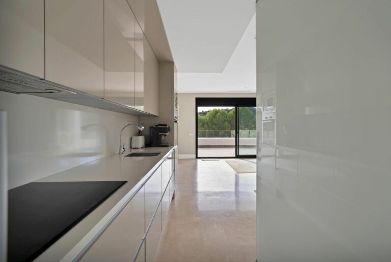 0916edd171cd00b00f3aaf73f72ccc17 - 13