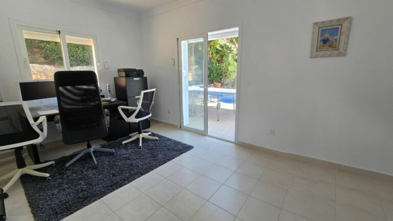 0c9b5b9628e27bcc218e5935a553ba44 - 11