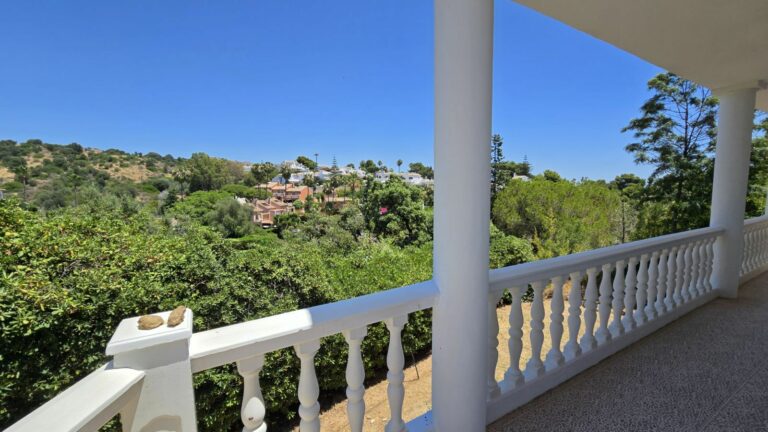 0c9b5b9628e27bcc218e5935a553ba44 - 13