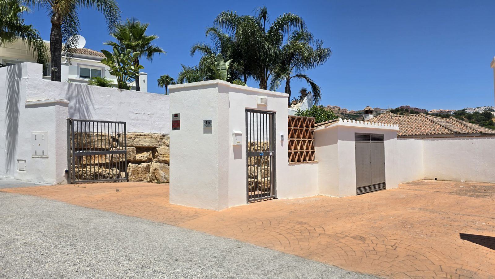 0c9b5b9628e27bcc218e5935a553ba44 - 3