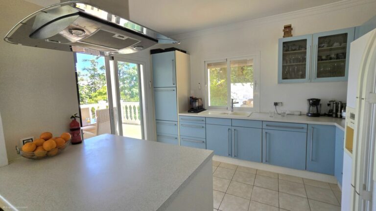 0c9b5b9628e27bcc218e5935a553ba44 - 9