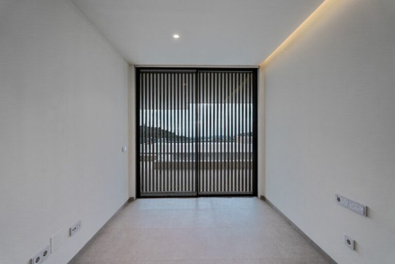 0d0a26fdb1a38d3ee5a46c88fe430375 - 12