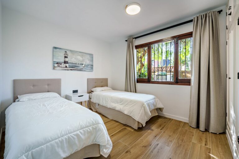 0dc5f50f7825dfd77fffd1d57abc0725 - 12