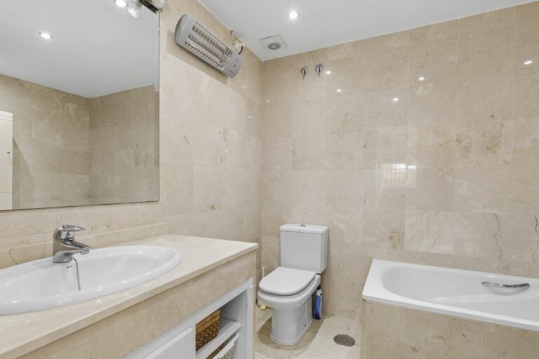 0e40e35986ba31a7ac6a32f04f0d16fc - 16