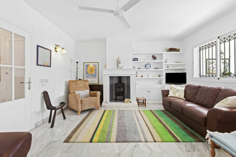 0e40e35986ba31a7ac6a32f04f0d16fc - 2