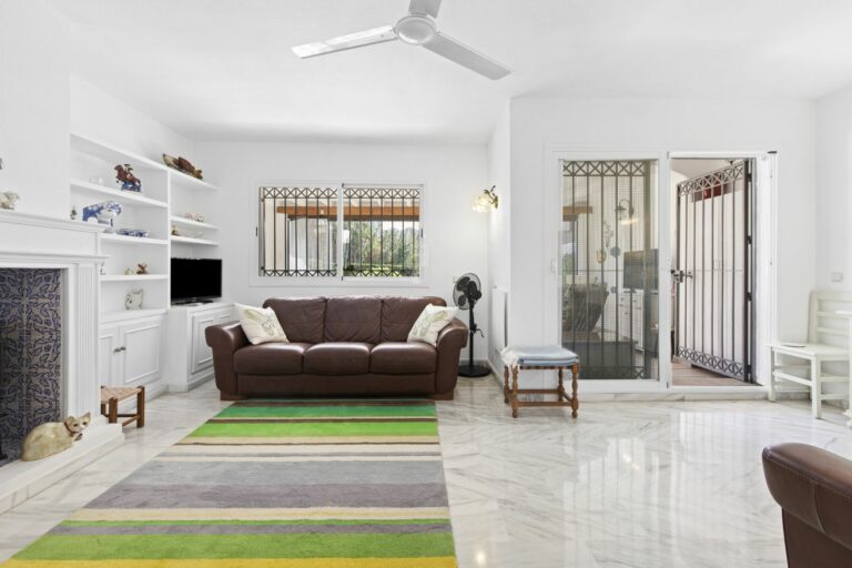 0e40e35986ba31a7ac6a32f04f0d16fc - 4