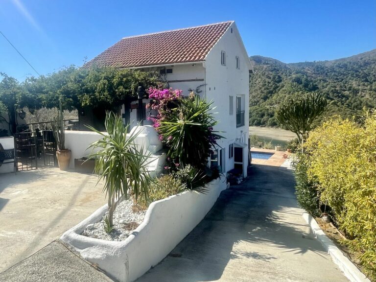 1151d66ce9a472bb0613cae032c8c7b9 - 12