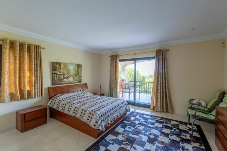 11f1a6e24d171679916f74322d82bb5f - 13