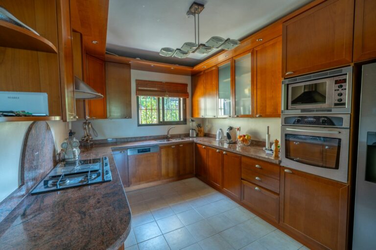 11f1a6e24d171679916f74322d82bb5f - 7