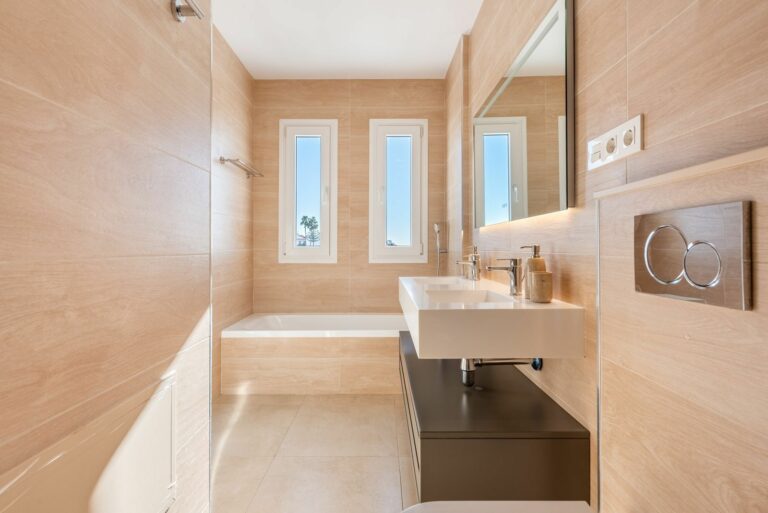 133bf8f47a864413b7dcac7ff15668a9 - 15