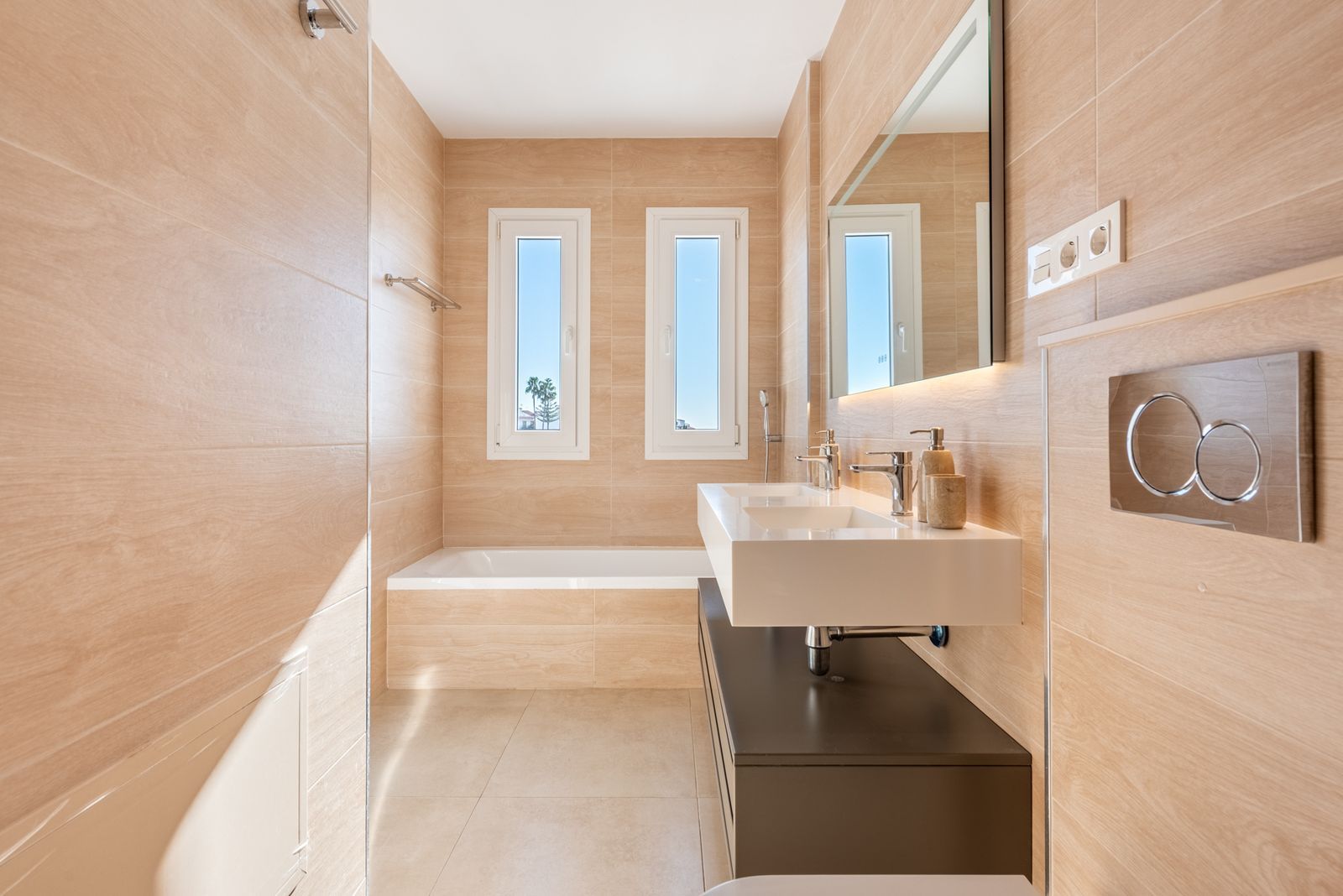 133bf8f47a864413b7dcac7ff15668a9 - 15