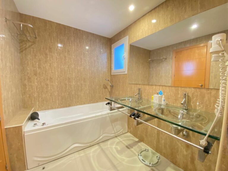 16829102dde930f353faa1d8ea4e8a95 - 12