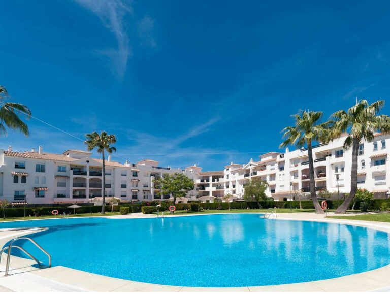 17e4cd05a6d0400d9f05ec8328b3d7f3 - 1