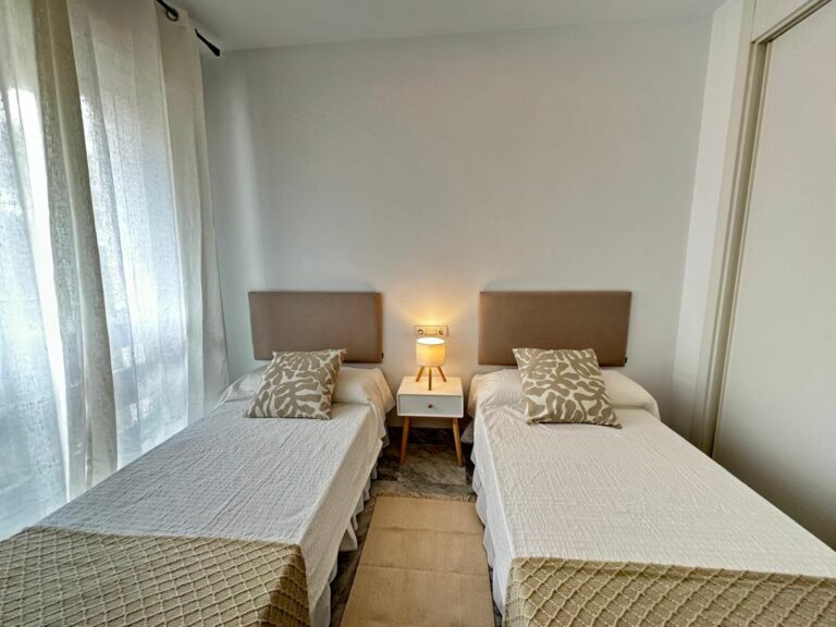 17e4cd05a6d0400d9f05ec8328b3d7f3 - 16