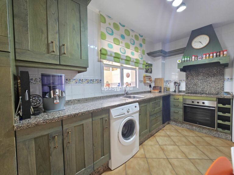 1b0a8669428bc3533ae2c6c223db7938 - 4