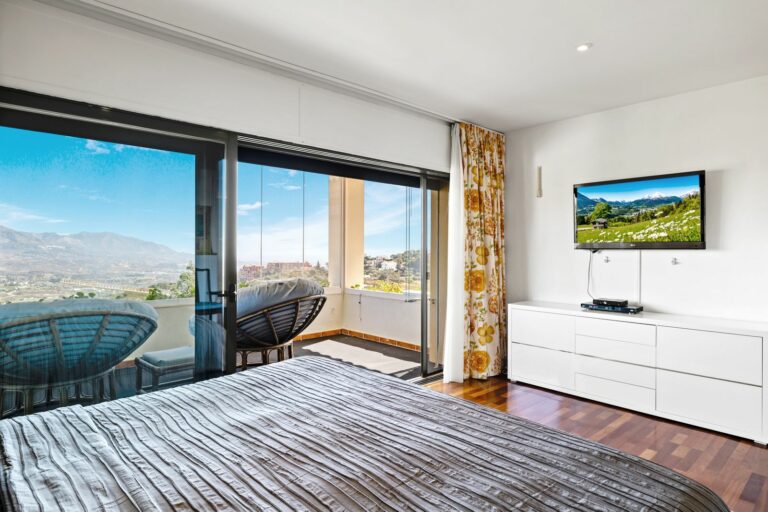 1c30b2b9cc5c2cbb2de58c650a6e53f3 - 12