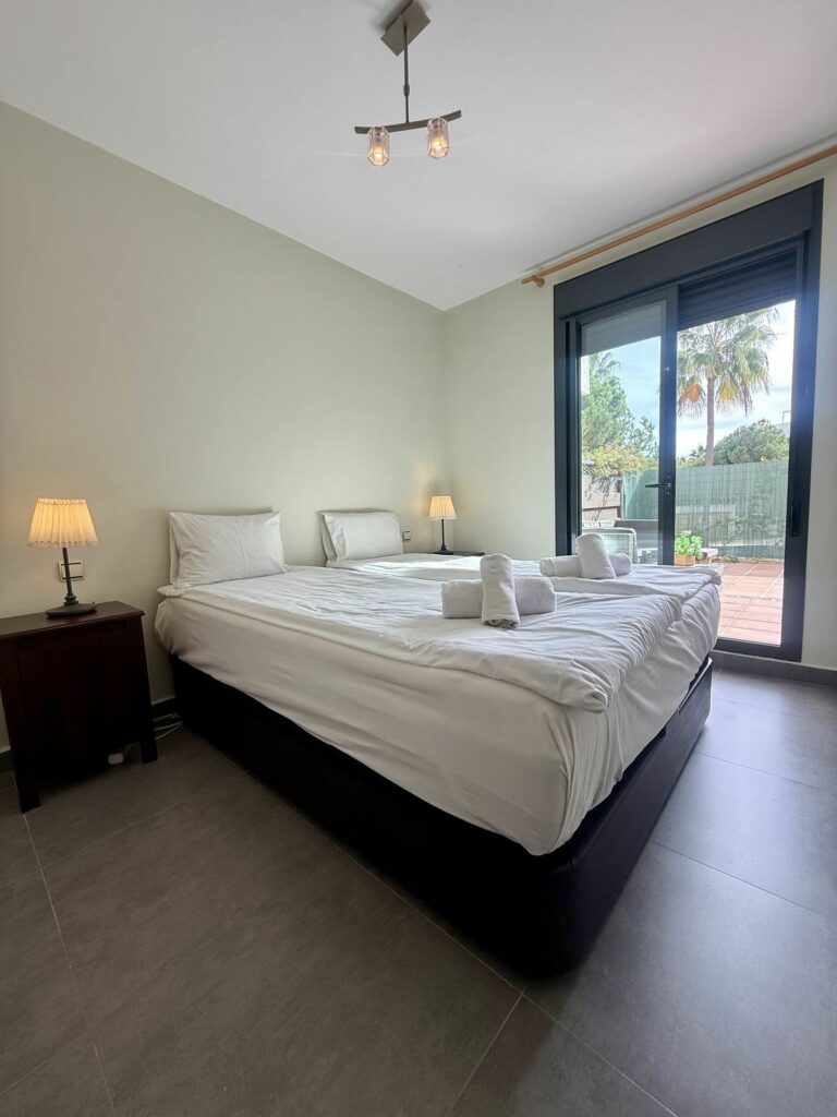 22609f71d915449f0fff505907c07286 - 15