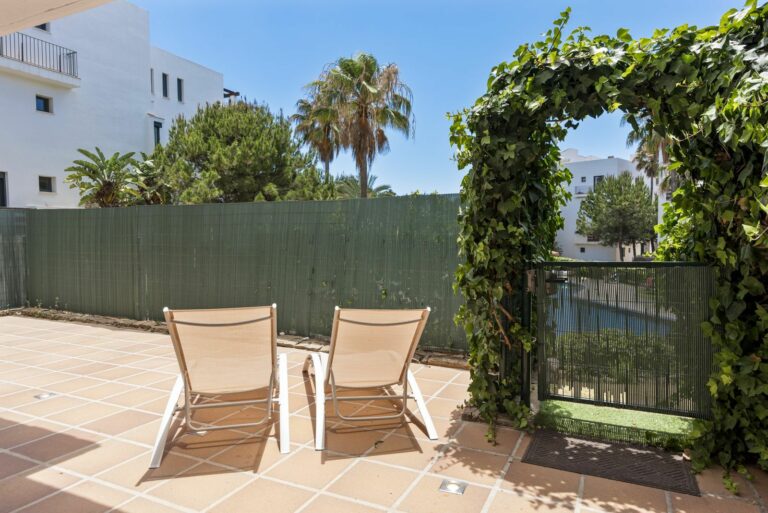 22609f71d915449f0fff505907c07286 - 16