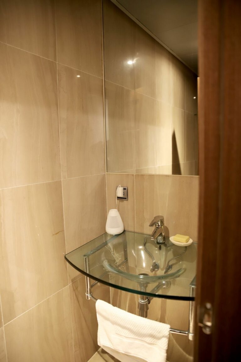 23c5eb68c93c9a48305b9d45a4730582 - 6