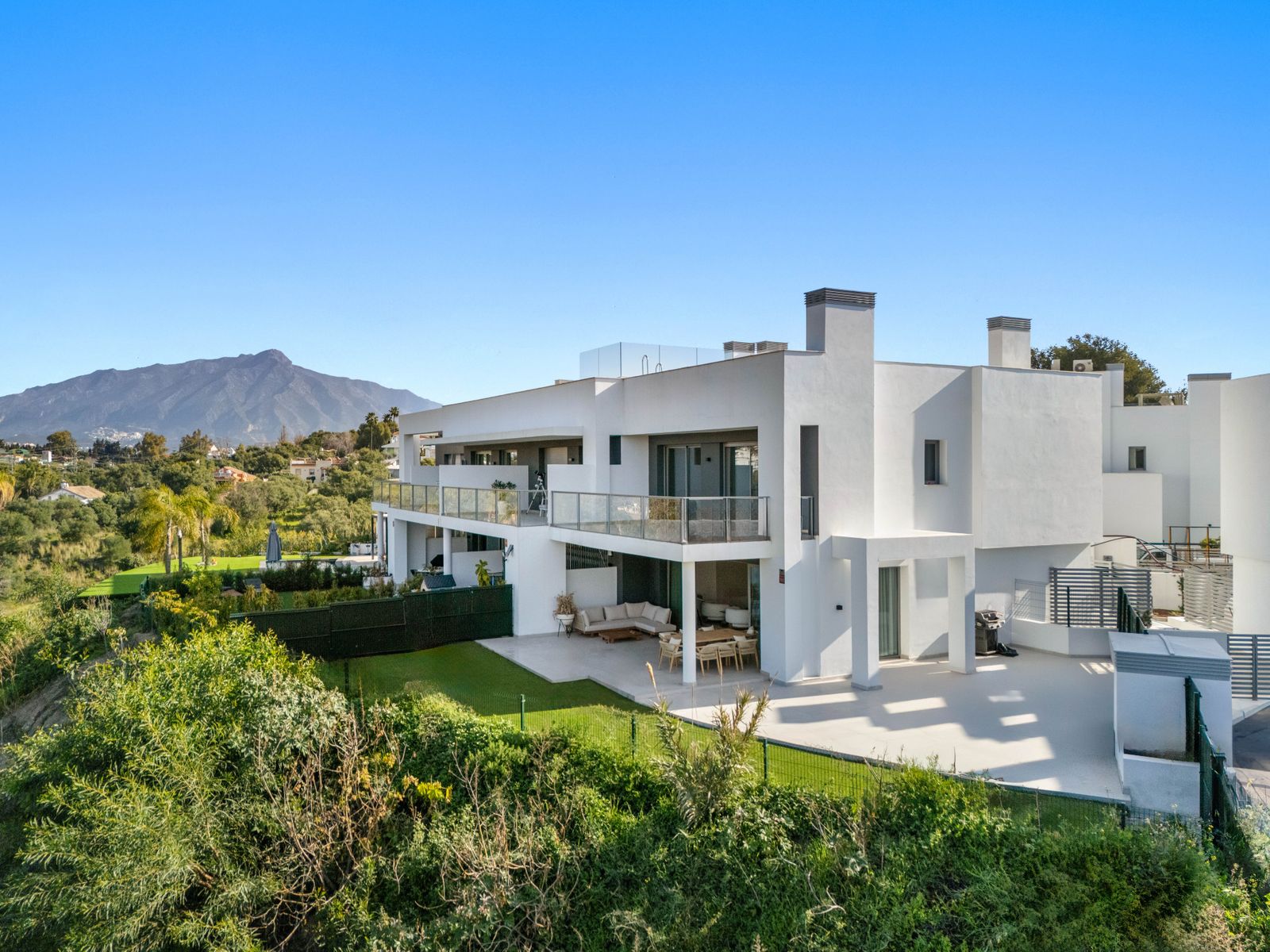 24c8e4ab7a926bdcb813279e858d6ca4 - 1