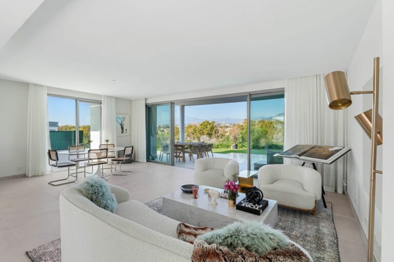 24c8e4ab7a926bdcb813279e858d6ca4 - 3