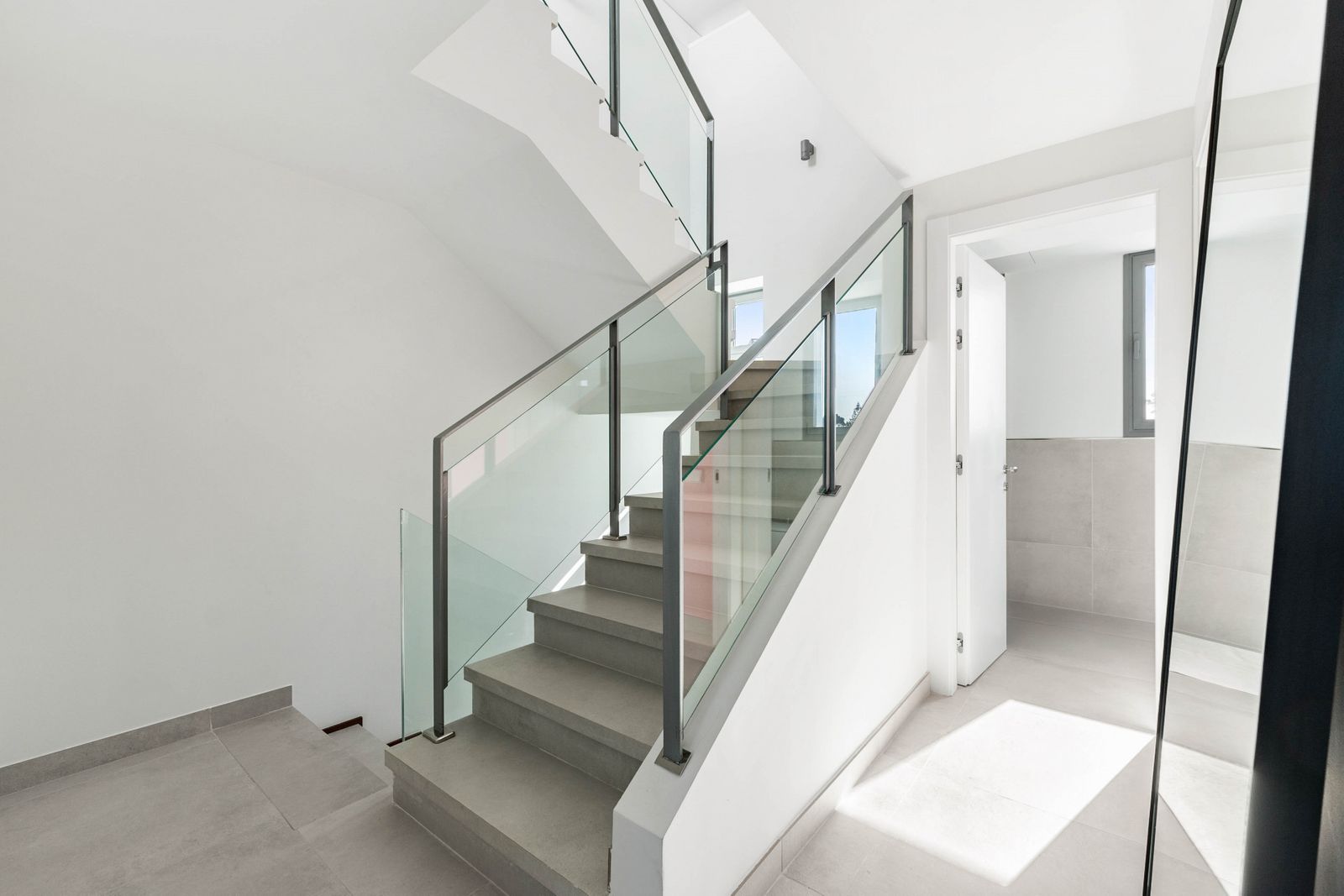 24c8e4ab7a926bdcb813279e858d6ca4 - 7