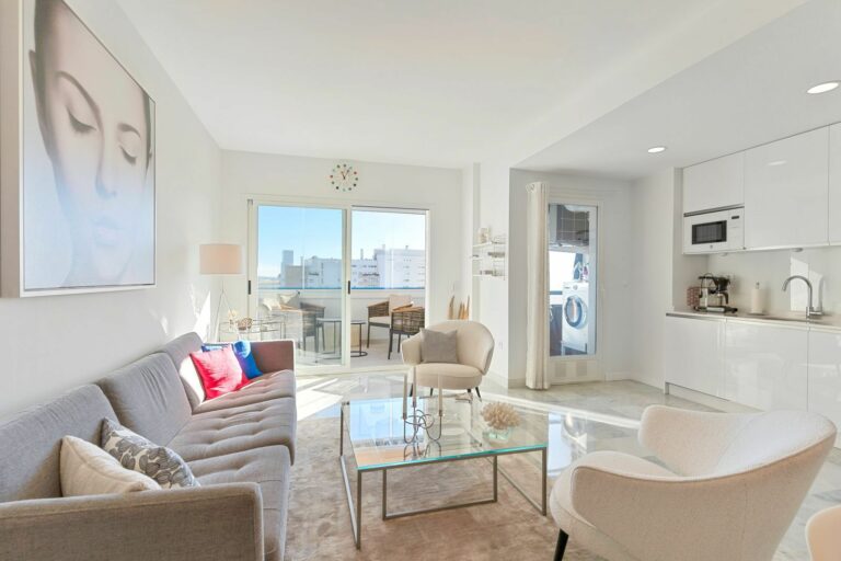 25f3099a153b828c8e8c73105dfd7d57 - 1