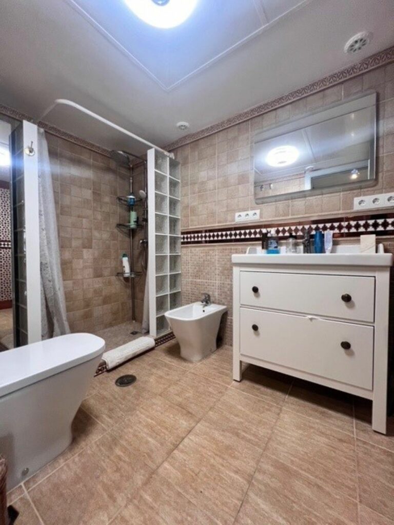 2d9470a76a460c609cb547a7edba8087 - 16