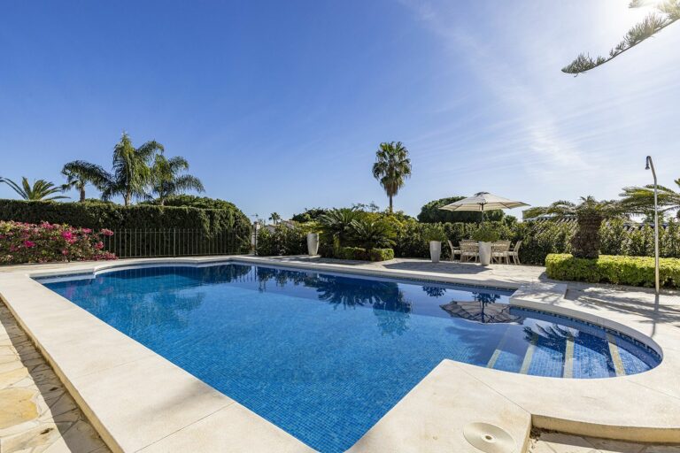 3027372f2ba53e8e7cde3b2ceb7409c3 - 6