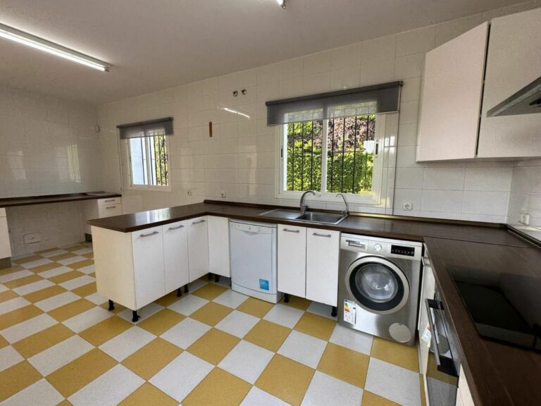 31895ea11ce006b666e18d1ff225c4a4 - 8