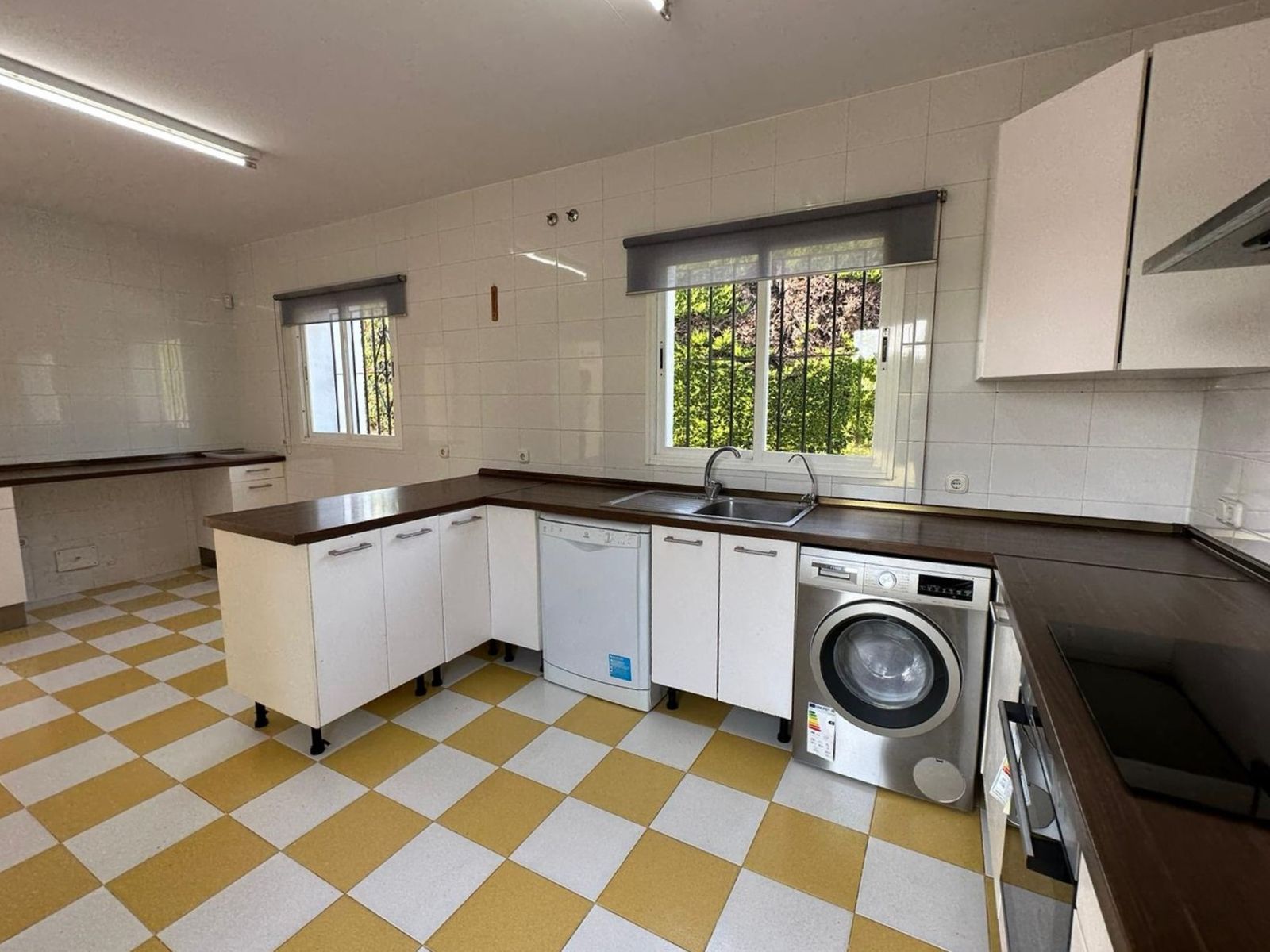 31895ea11ce006b666e18d1ff225c4a4 - 8