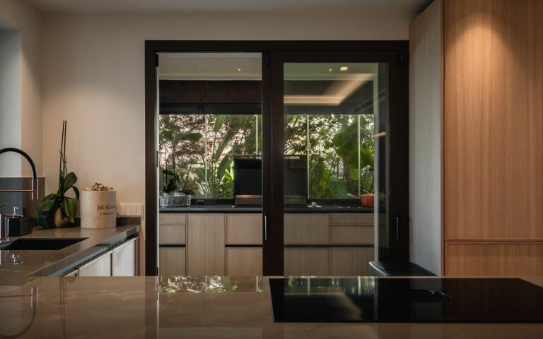 32066bad649a84622b52ebbd88f9ba04 - 12