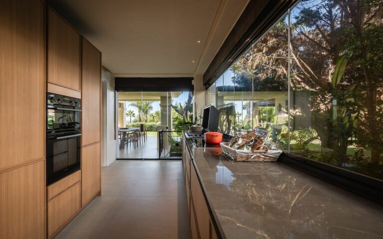 32066bad649a84622b52ebbd88f9ba04 - 13