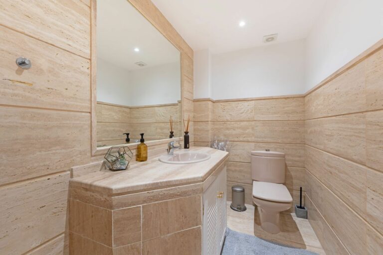 365b6ea3fb7f5752b0c8f29f52cf965f - 12