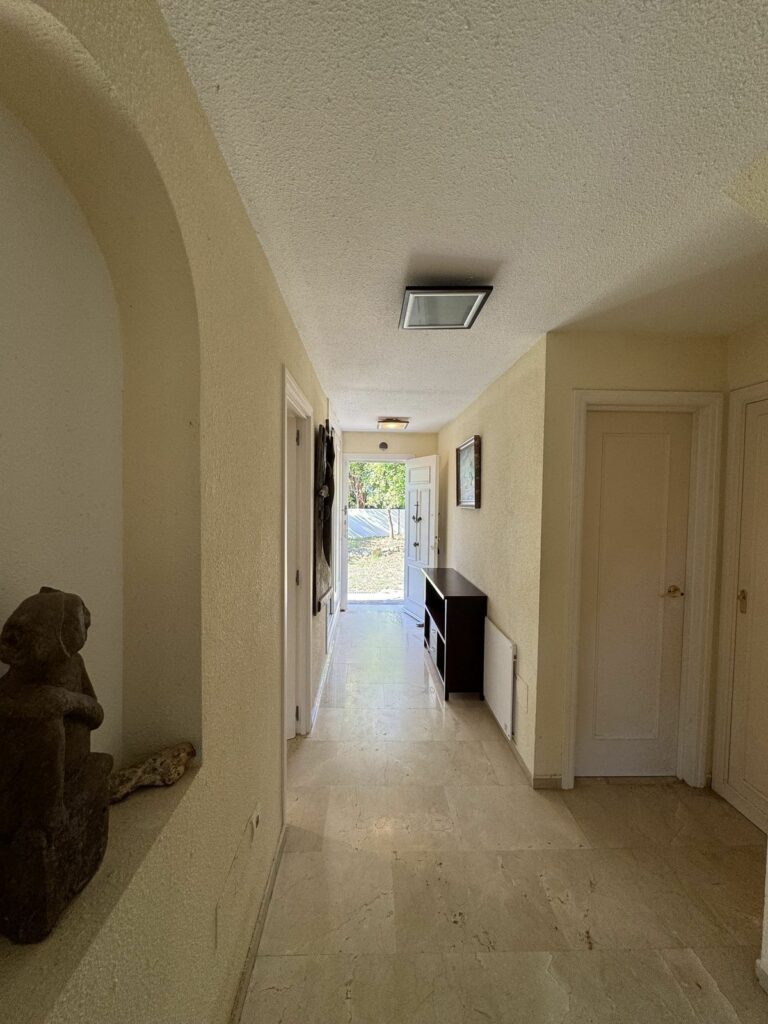 3be1dc2023615cee11653302a236c92f - 9