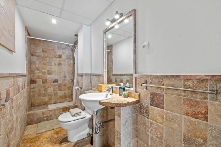 3db3472d907684c77cbe5415b0afae80 - 12