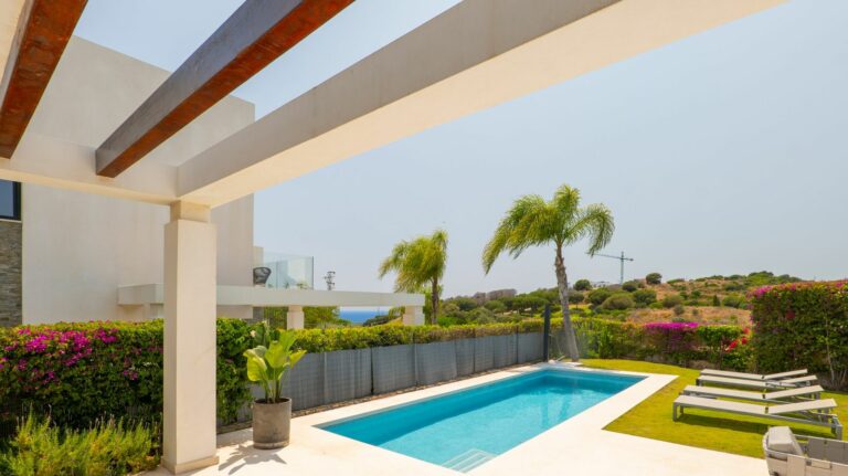 3df06eda863baae9a6f1d16fe980532c - 12