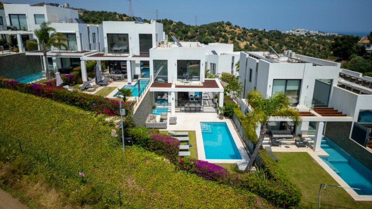 3df06eda863baae9a6f1d16fe980532c - 16