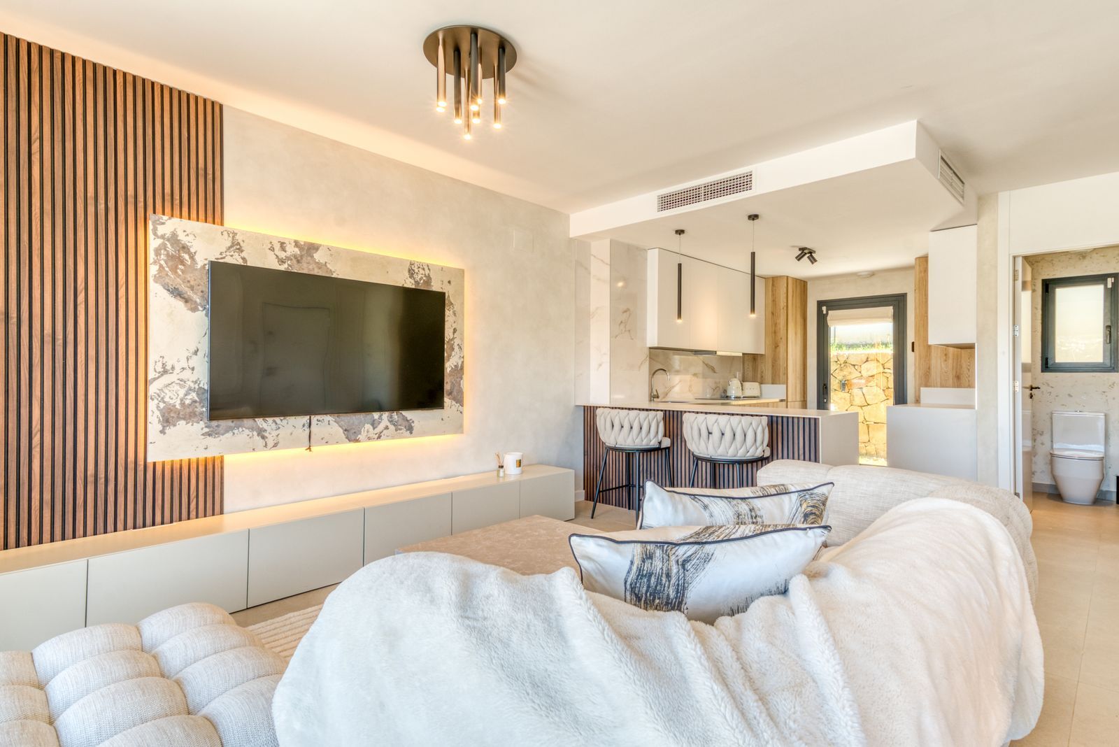 3e77e7a533132a8e8ced00fecbf58f8f - 1