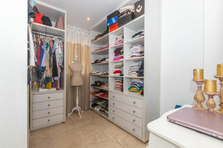 3e8cb46af6efe4a2bf7c864cc8465e8c - 13