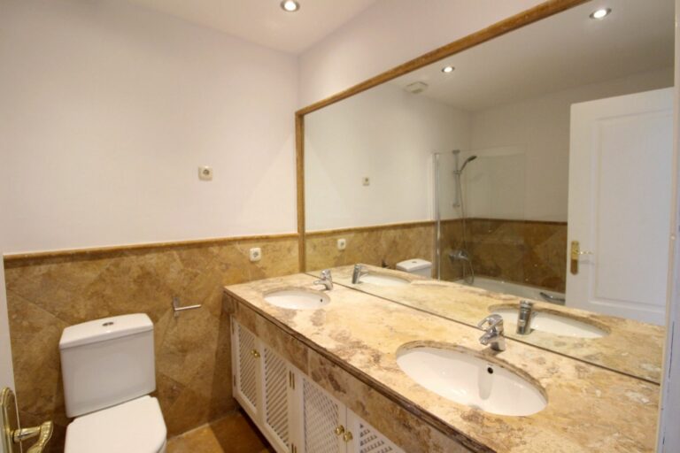 425ceb0f7df36e45302bd09ea0c85d07 - 12