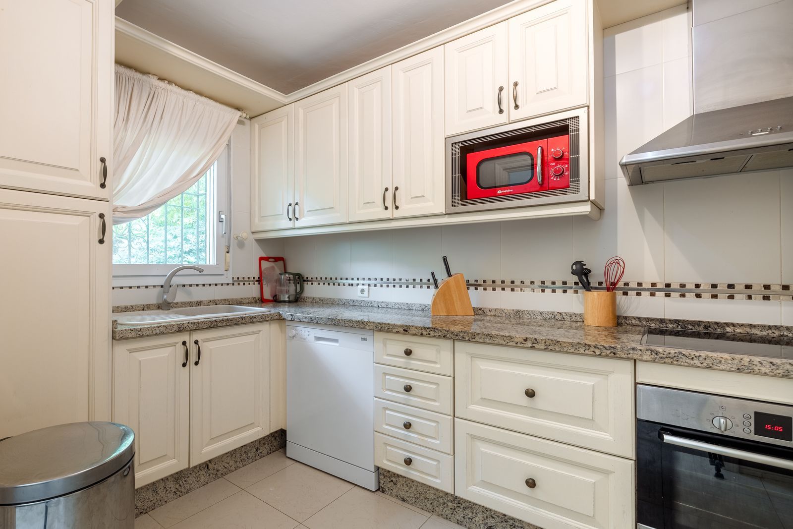 4de3887d7cc9b8e72ab418dbf297265e - 13